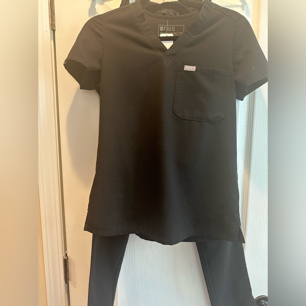 FIGS scrub set black
